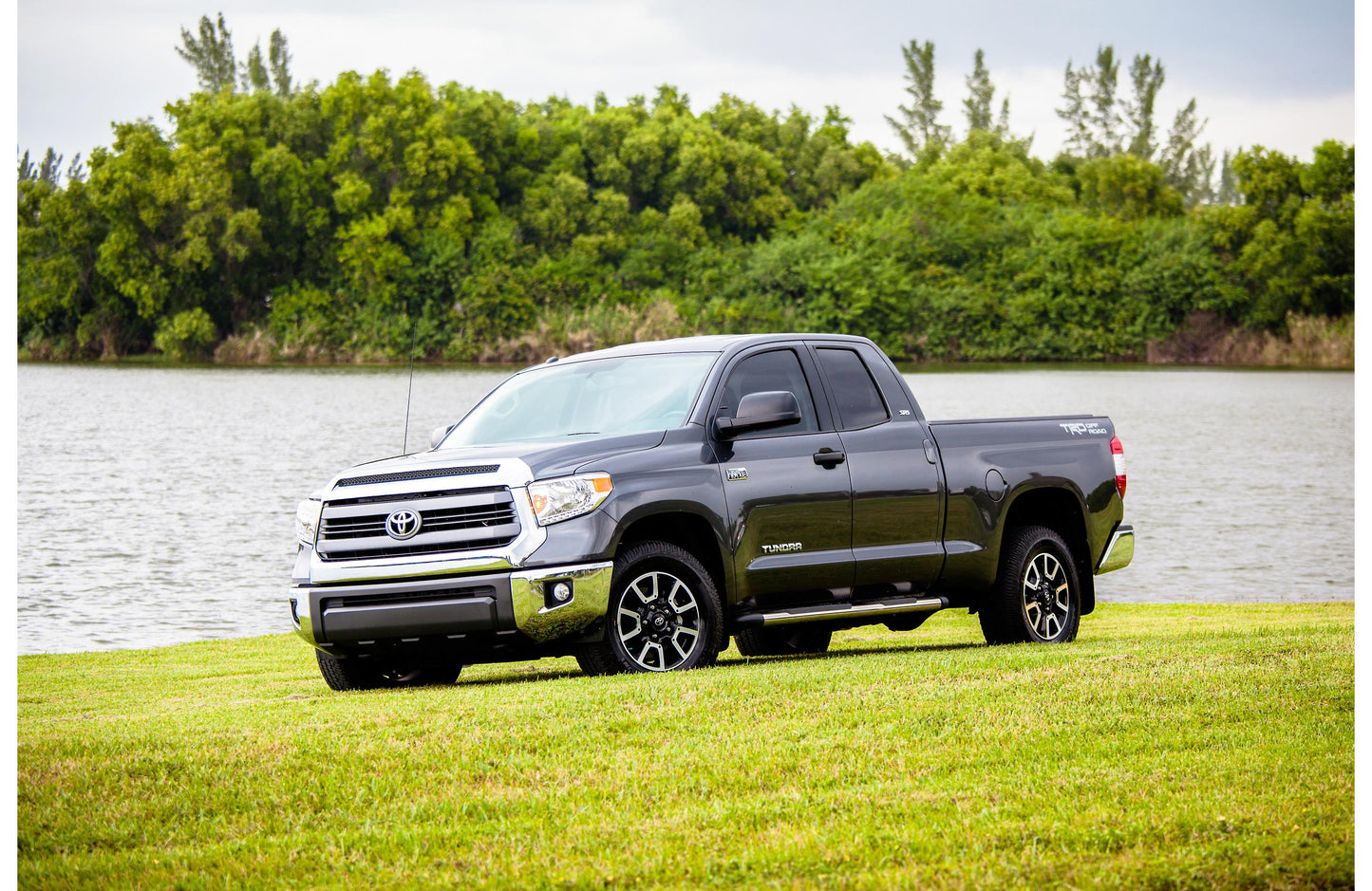 JL Audio SB-T-TUNDB3/10TW3/BK Stealthbox® Custom-fit fiberglass enclosure with two 10TW3-D8 subwoofers — fits 2007-up Toyota Tundra Double Cab